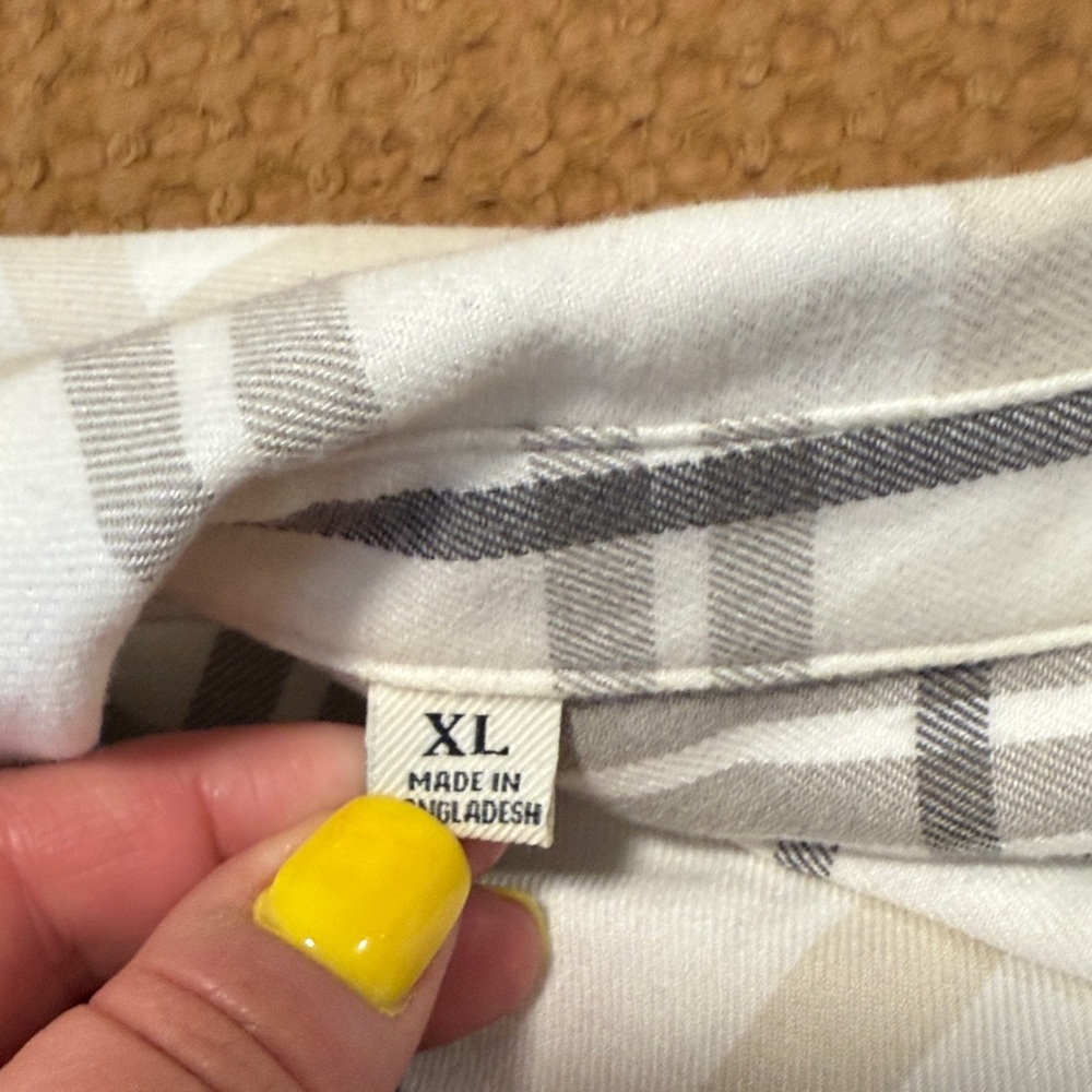 Stylish Plaid Button-Up Shirt - Picture 8 of 8